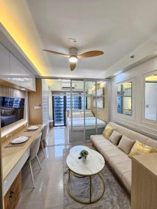 Elegant MOA Condo at Shore Residence near the Bay