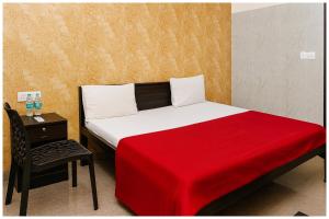 Sunrakh Lane Ashiyana Hotel Shree# Laddoo# Gopal Dham Near Sri Saubhari Rishi Temple pond and Bankey Bihari Temple - Free Wi-Fi With Room Service - Fully Air conditioning Premium Room- Best Hotel In Vrindavan