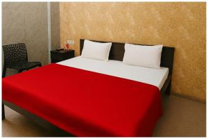 Sunrakh Lane Ashiyana Hotel Shree# Laddoo# Gopal Dham Near Sri Saubhari Rishi Temple pond and Bankey Bihari Temple - Free Wi-Fi With Room Service - Fully Air conditioning Premium Room- Best Hotel In Vrindavan