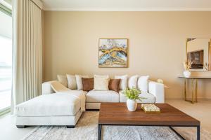 Private Beach - Full Zayed Museum Views - 1 min walk to Mamsha Boulevard and Beach - Ajwan Towers - Massive Balcony - 5 min to Louvre, Zayed National Museum, teamLab Phenomena, National History Museum, Guggenheim and more