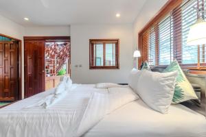 V89 6BR Timeless Design Huge Pool & Mountain View