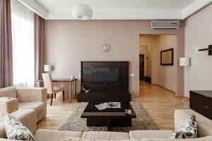 Senator Victory Square