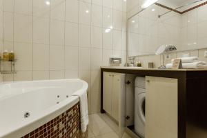 Senator Victory Square