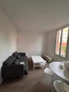 Le T2 Lumière dIvry Accès Jardin IDEAL 4 Personnes proche métro et toutes commodités