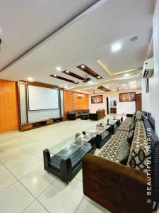 Black Bear Farm house with 5 Bedroom swimming pool and garden