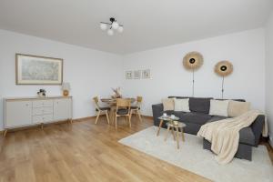 Modern and Bright Apartments with Parking Perfect for Remote Working by Noclegi Renters