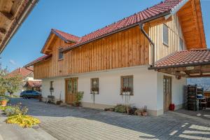 Lukec Estate