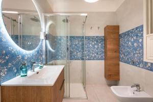 GuestHost - Rebs House