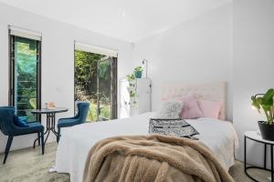 Melbourne Romantic Zen Oasis or Skyline Suite