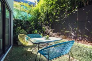 Melbourne Zen Oasis suite or skyline views apartment