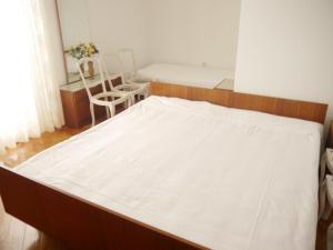 Apartments Vida in Center Novalja with Pool