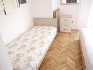 Apartments Vida in Center Novalja with Pool