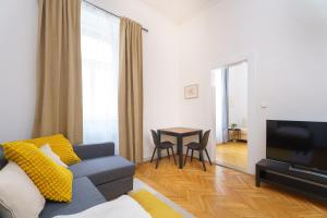 Quiet Apartment Near River and City Center