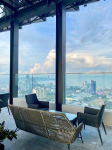 Comfort Room In Panorama Sky View Apartment