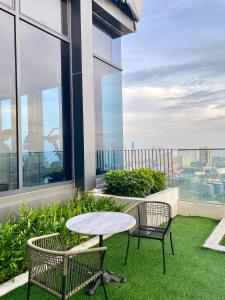 Comfort Room In Panorama Sky View Apartment
