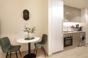 Silk Valley - Luxury St in Meydan with Pool Access and Balcony 10 Min to Downtown