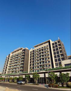 Silk Valley - Luxury St in Meydan with Pool Access and Balcony 10 Min to Downtown