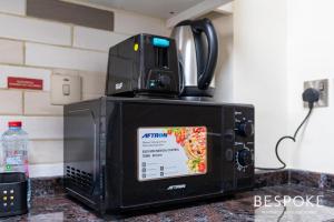 Bespoke Holiday Homes - Cozy Modern Studio in Samia by Azizi