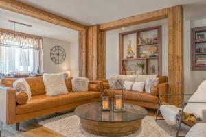 Central 4 bedroom apartment with spa access