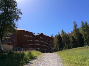 Albane Vars 2-Room Apartment