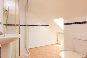 Pebbles Guest House - Flat 7