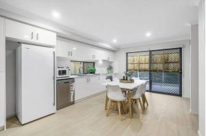 Cozy Sunnybank Base - Unit 3 | Near Shops & Eats