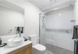 Cozy Sunnybank Base - Unit 3 | Near Shops & Eats