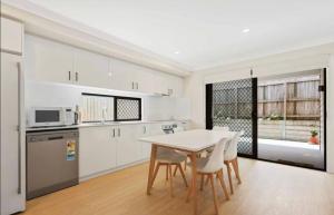 Cozy Sunnybank Base - Unit 3 | Near Shops & Eats