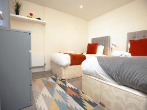 33 Wine Street By N And N Stays, Lovely Apartment Close to town and Christmas Market, great location for corporate stays, Huge Disc available for long stays, Fast Wifi