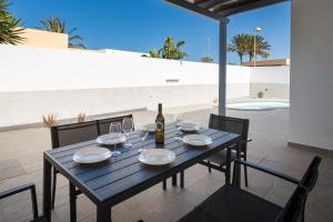 Home2Book Bright Villa with Pool, Corralejo