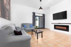 Home2Book Bright Villa with Pool, Corralejo