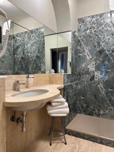 Leone Camere Dautore - CHIAIA