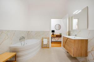 Ampio Appartamento di Design nel Cuore di Roma