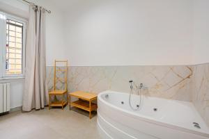 Ampio Appartamento di Design nel Cuore di Roma