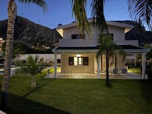 Private Villa, Sun and Pool