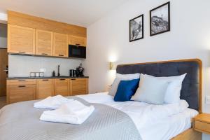 Okno na Wierchy by Apart Concept Podhale