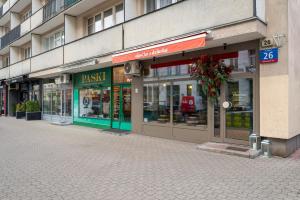 Wilcza Retro Journey Central Apartment by BookingHost