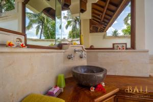 Treasure of Bali, 3BR villa, infinity pool, staff