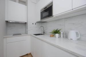 Bright Studio Krochmalna Near Warsaw City Centre by Noclegi Renters