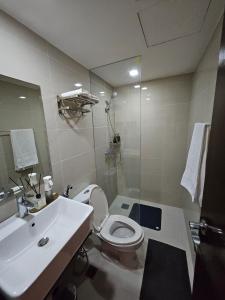 Elivion Staycations in McKinley Hill BGC with Pool near Venice Mall