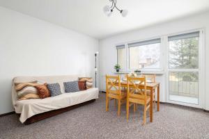 Cozy Apartment with Balcony in Cracow by Noclegi Renters