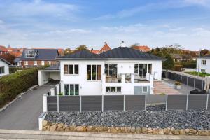 Eksklusiv Ferieoase Med Plads Til Hele Familien, Med Udsigt Til Fjorden