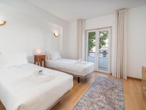 Bright marina apartment with peaceful lake views #1991