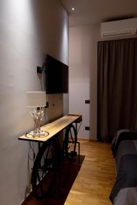 Luxury Art & Chromotherapy Apt-Hospital District4