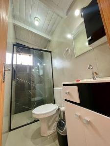 Apartamento 2 dormitórios e quadra de areia no Rosa