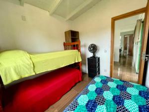 Apartamento 2 dormitórios e quadra de areia no Rosa