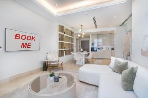 Free housekeeping visits during your stay - StayShort - Cozy 2BR in Palm Jumeirah with Beach Views