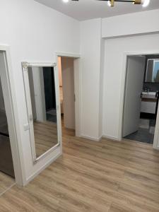 Modern 72m2 Apartment near Coresi Mall - Self Check-in - Free Parking