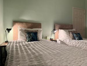 The Lily•Central Beeston•Private Apartment•SmartTV•Free Wi-Fi•Tram•