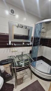 Апартаменти 2-кімнатні в центрі, неподалік метро Кловська